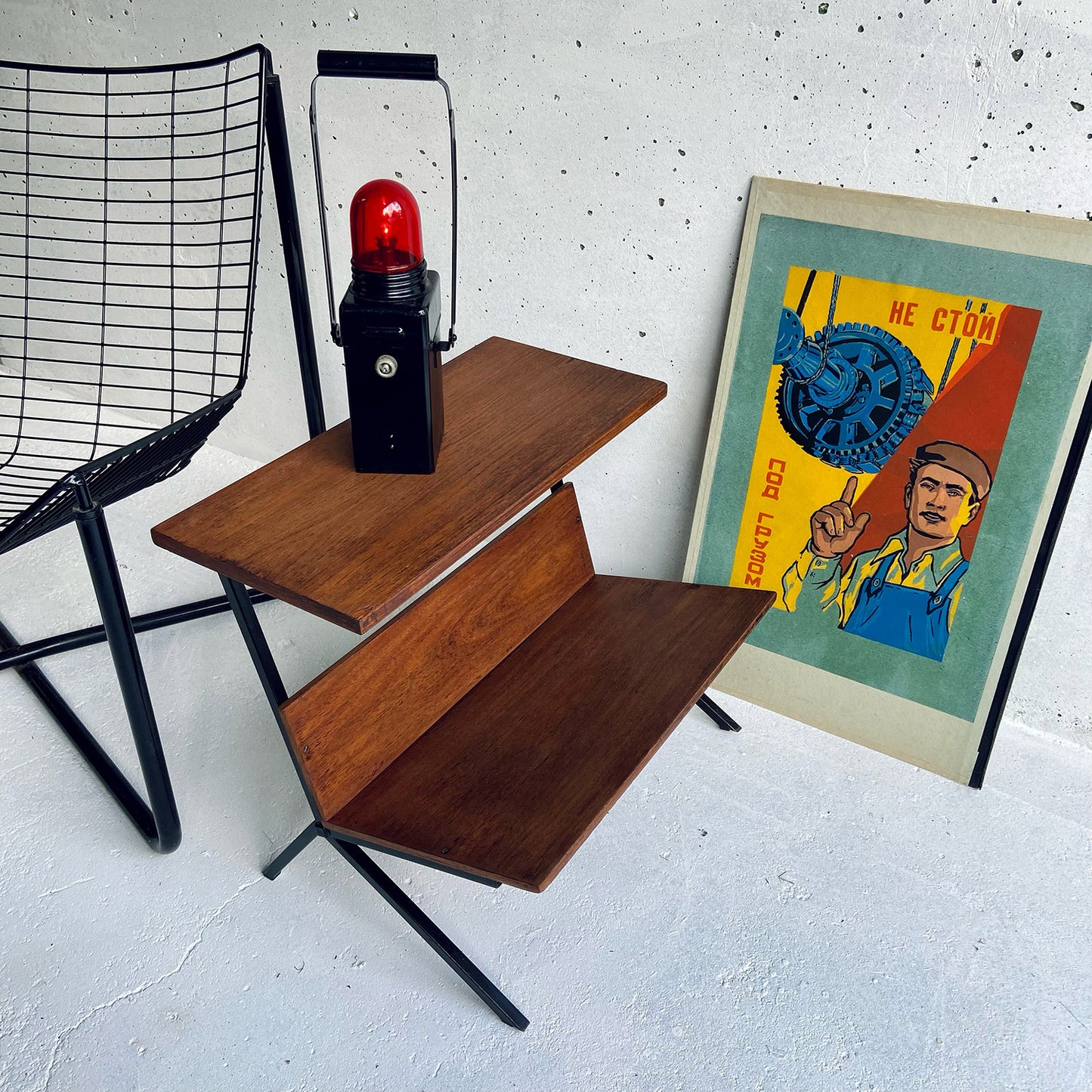 Mid-Century modern Pilastro side table, lectern / magazine rack, The Netherlands / Dutch, 1960s