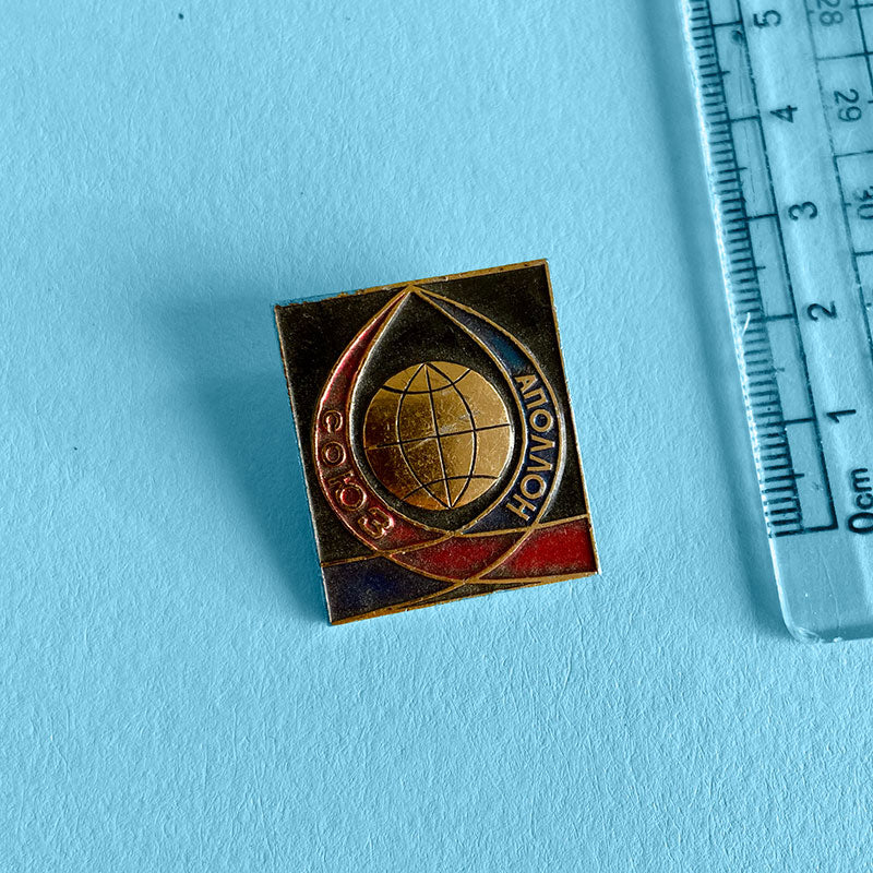 Badge / Pin Soyuz–Apollo mission, USSR, 1975