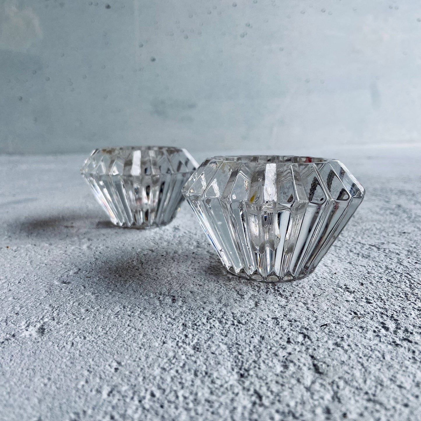 Maastricht Glas, 2x vintage glass (crystal) star-shaped candlestick-holders, The Netherlands, 1950s - 1960s