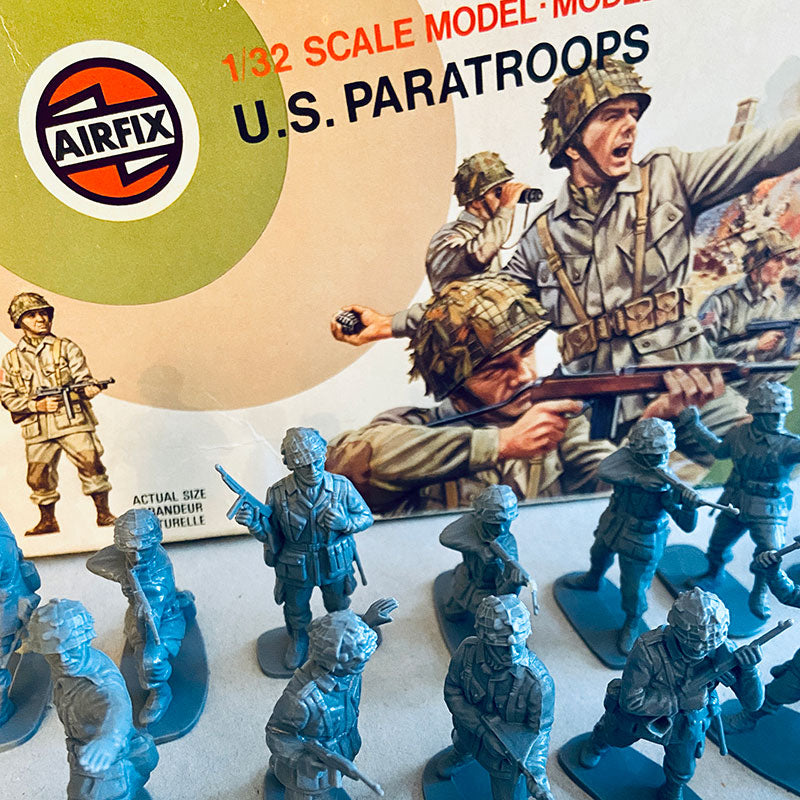 Vintage Airfix 1/32 toy soldiers U.S. Paratroops [51464-8], Made in England, 1976