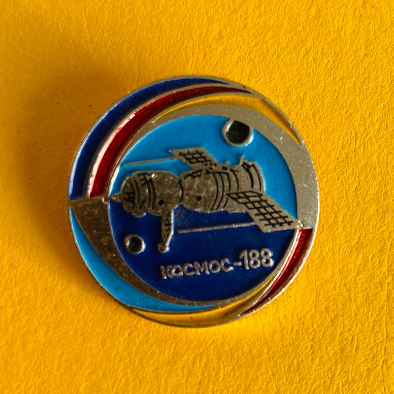 Space program lapel / hat pin Космос-188, USSR, 30 October 1967